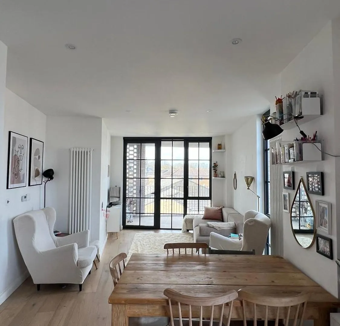 Bright 3 Bed In Hackney Wick Perfect For Families With Kids Apartment London 0*,